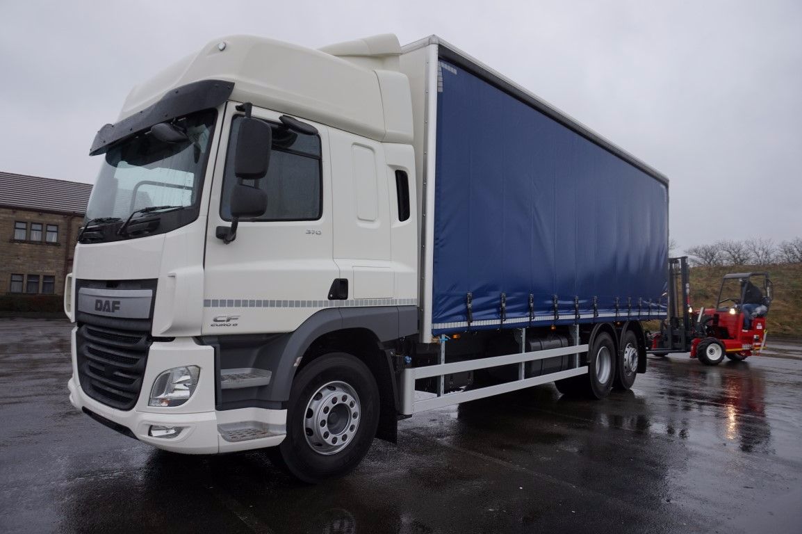 Moffet Truck Mounted Forklift Hire Curtainsiders With Piggyback Forklifts